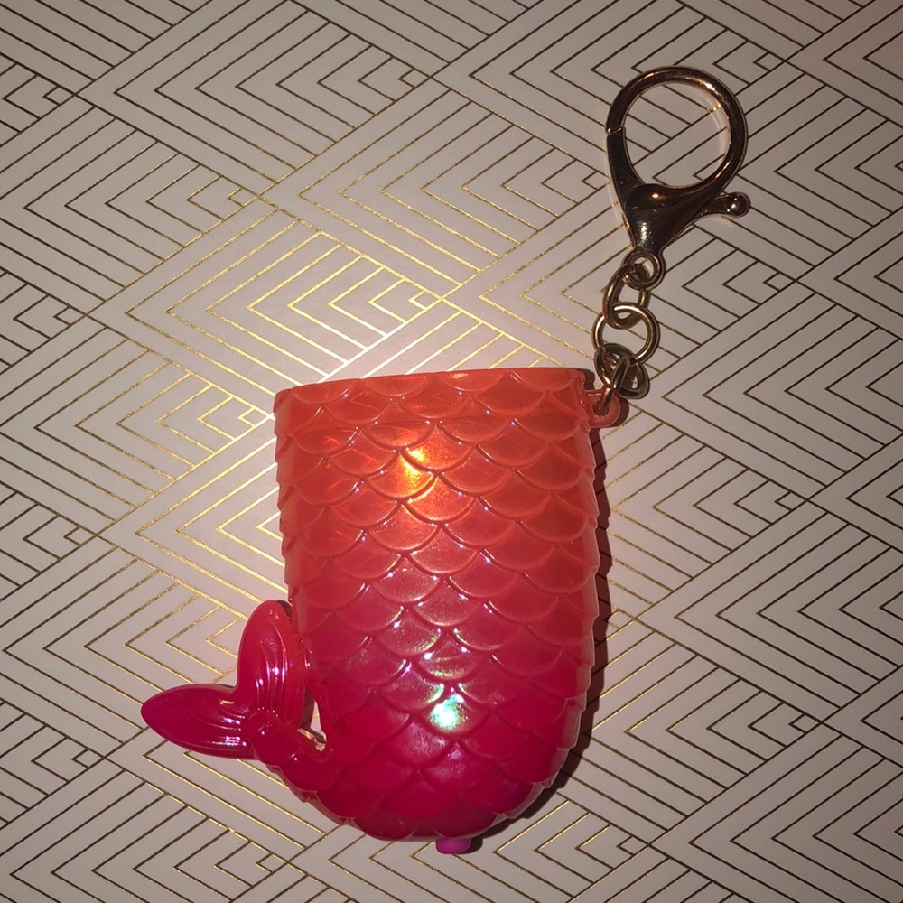 Hand sanitizers case/holder keychain
